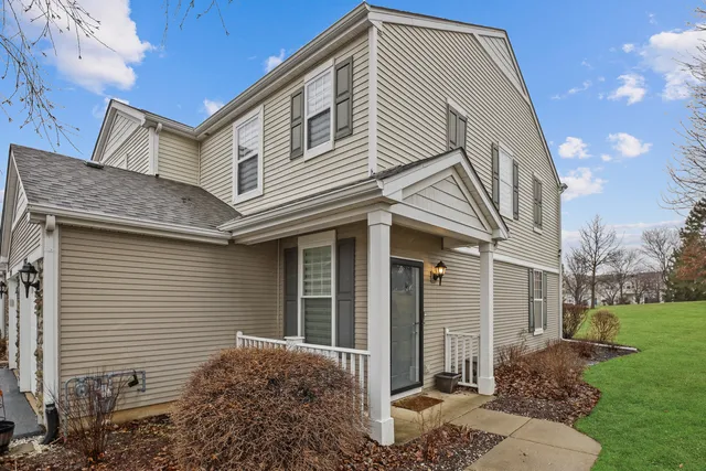 $258,000 | 2332 Flagstone Lane, Carpentersville, IL 60110