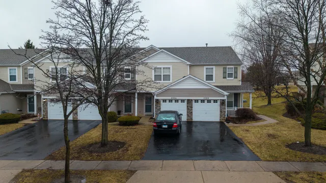 $258,000 | 2332 Flagstone Lane, Carpentersville, IL 60110