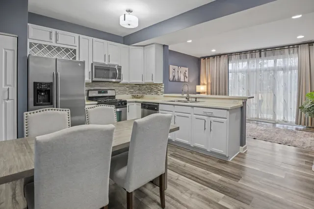 $258,000 | 2332 Flagstone Lane, Carpentersville, IL 60110