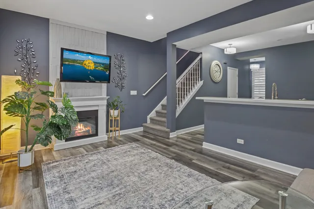 $258,000 | 2332 Flagstone Lane, Carpentersville, IL 60110