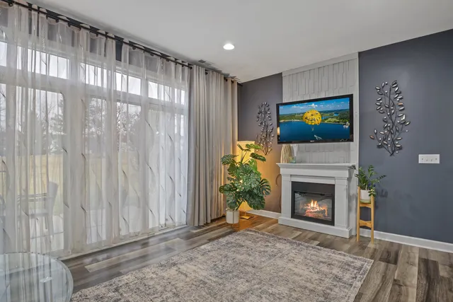 $258,000 | 2332 Flagstone Lane, Carpentersville, IL 60110