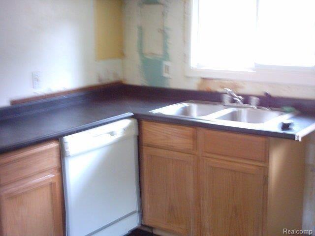 36 West Rutgers Avenue Pontiac, MI 48340 - Photo 3 of 4 36RutgersW 015