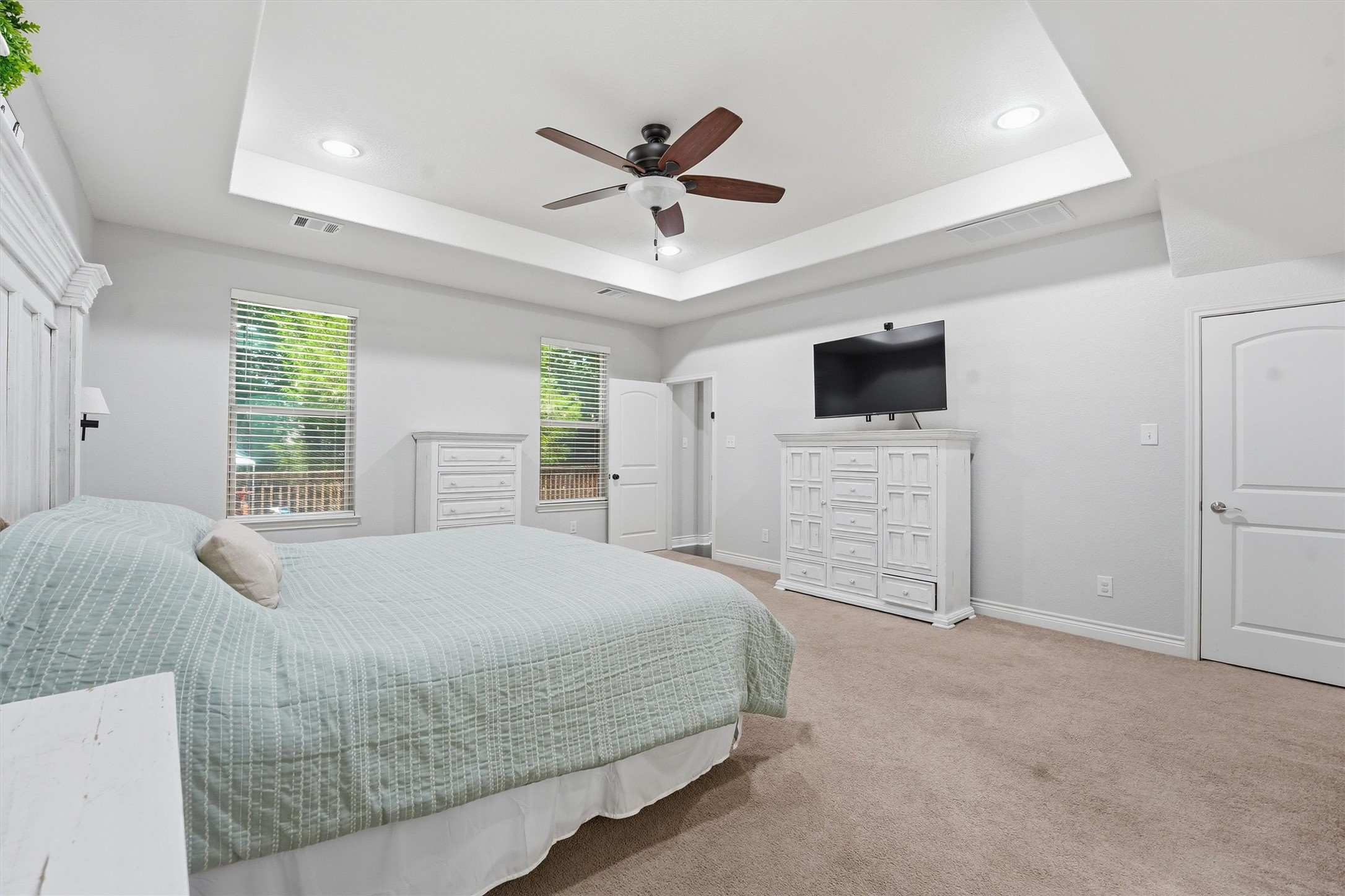 205 Kingspoint Conroe, TX 77356 - Photo 11 of 29 Primary bedroom