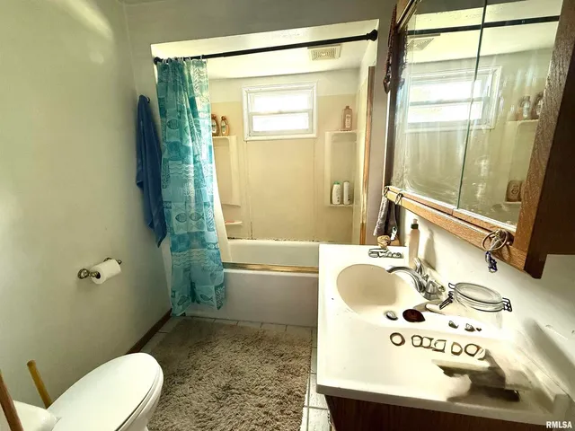 $85,900 | 401 South 7th Street, Herrin, IL 62948