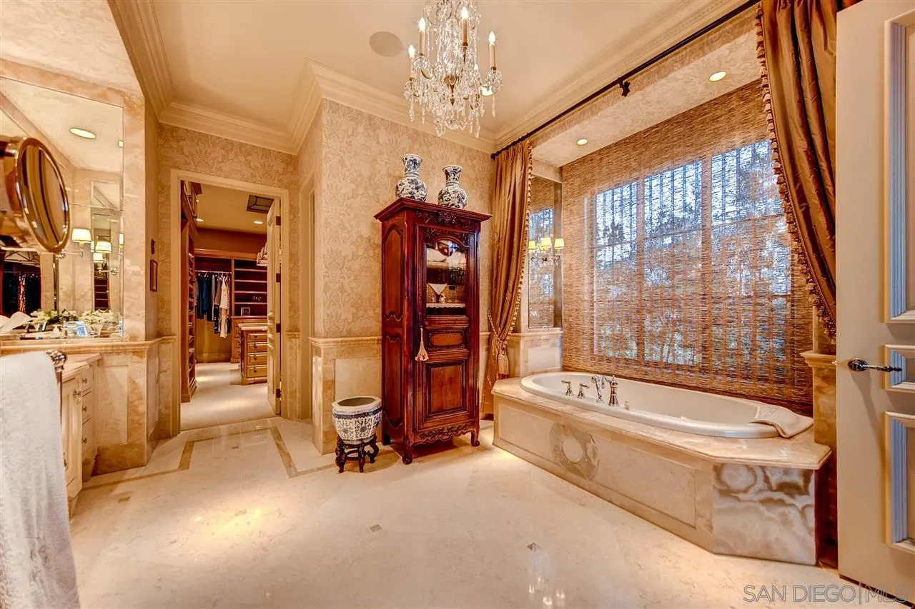 5806 Bucknell Avenue La Jolla, CA 92037 - Photo 18 of 25 a bathroom with a tub a sink and a large mirror
