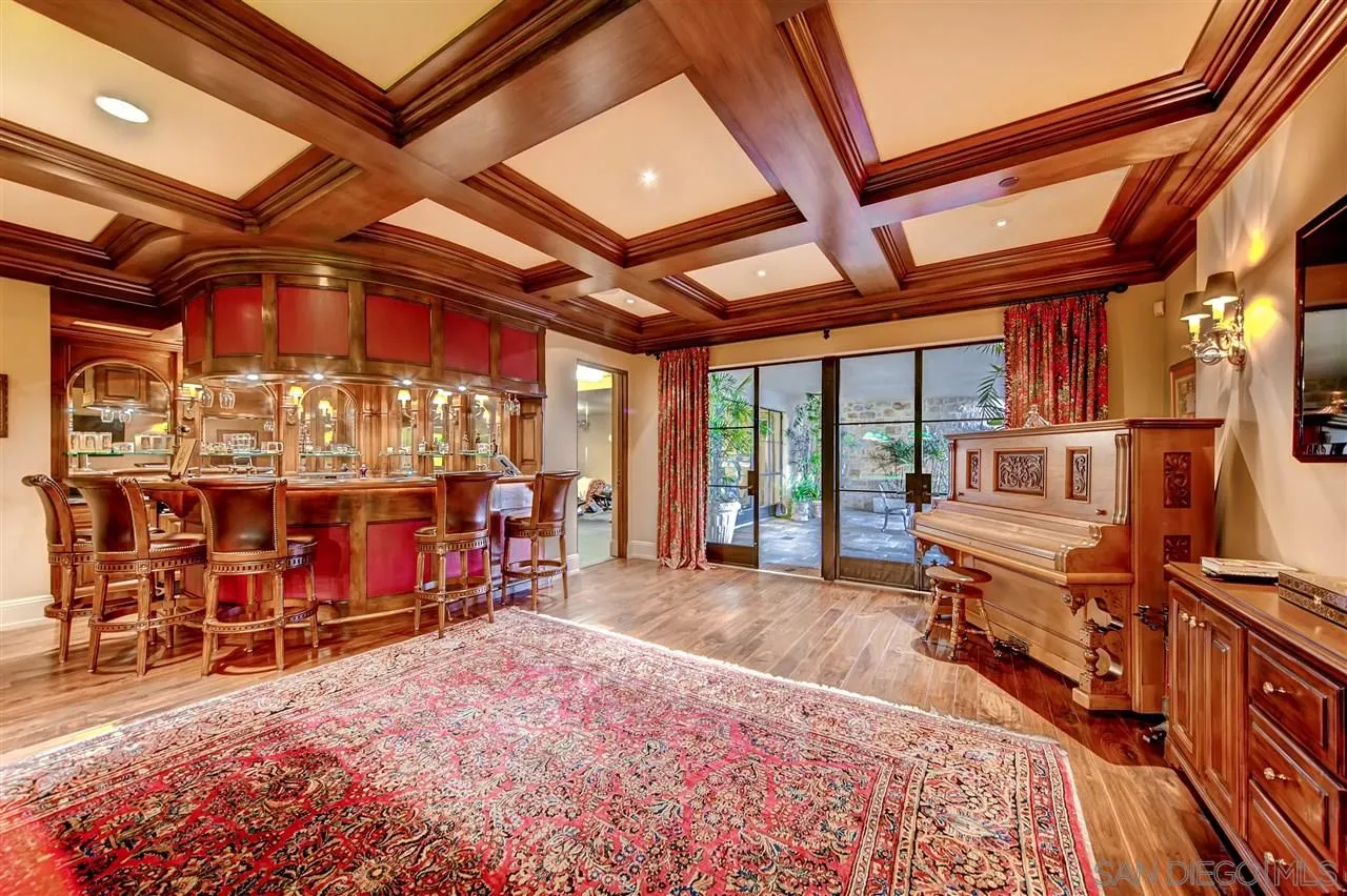 5806 Bucknell Avenue La Jolla, CA 92037 - Photo 20 of 25 a room with furniture and a large window