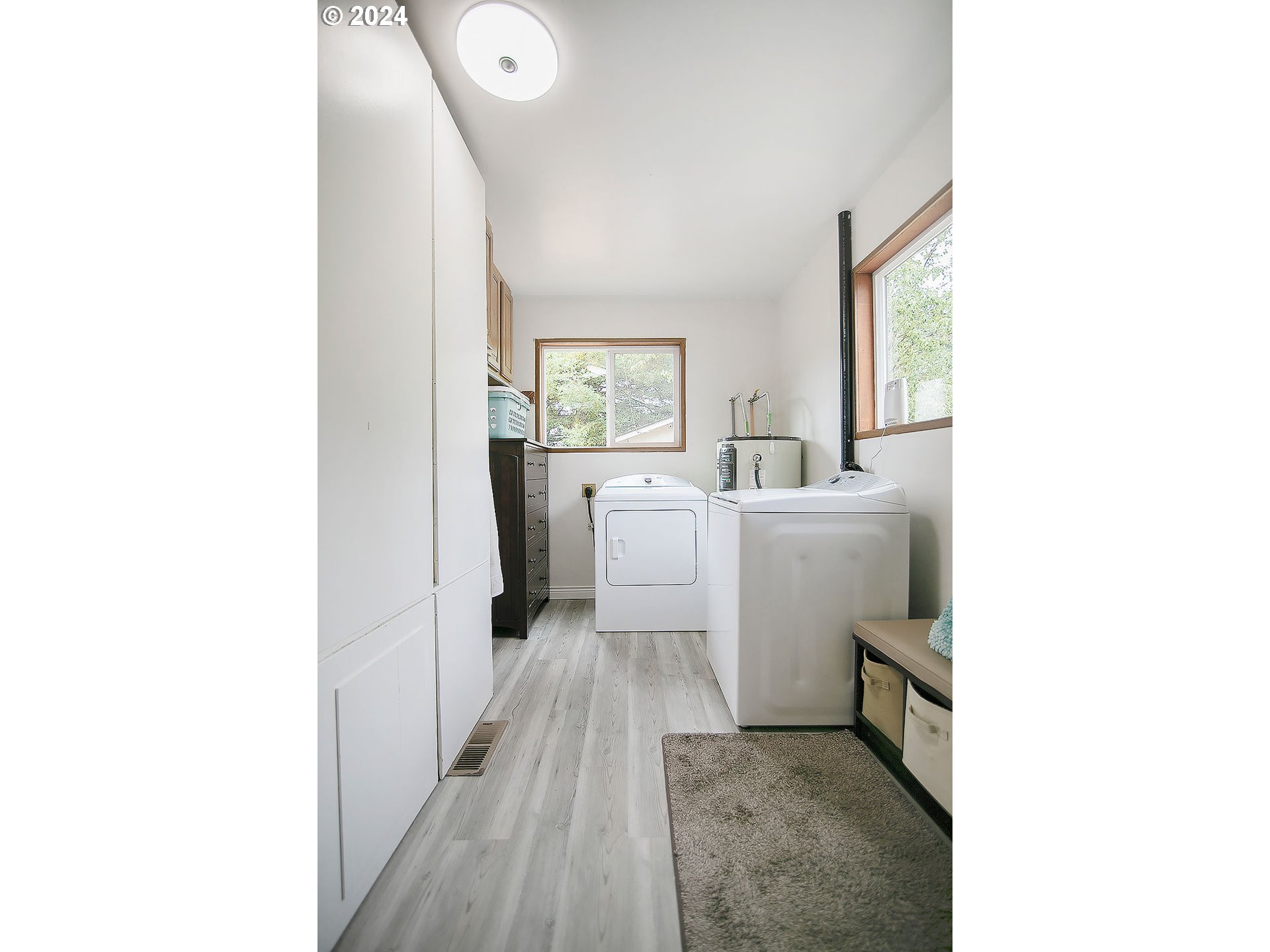 115 Stewart Creek Road Longview, WA 98632 - Photo 15 of 31 a utility room with dryer and washer