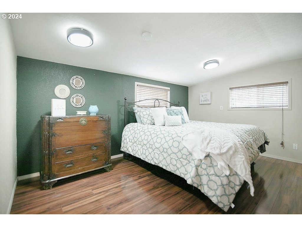 115 Stewart Creek Road Longview, WA 98632 - Photo 18 of 31 a bedroom with a bed and a dresser