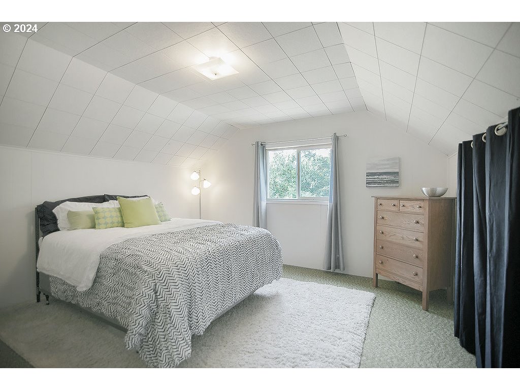 115 Stewart Creek Road Longview, WA 98632 - Photo 20 of 31 a bedroom with a bed and a cabinets