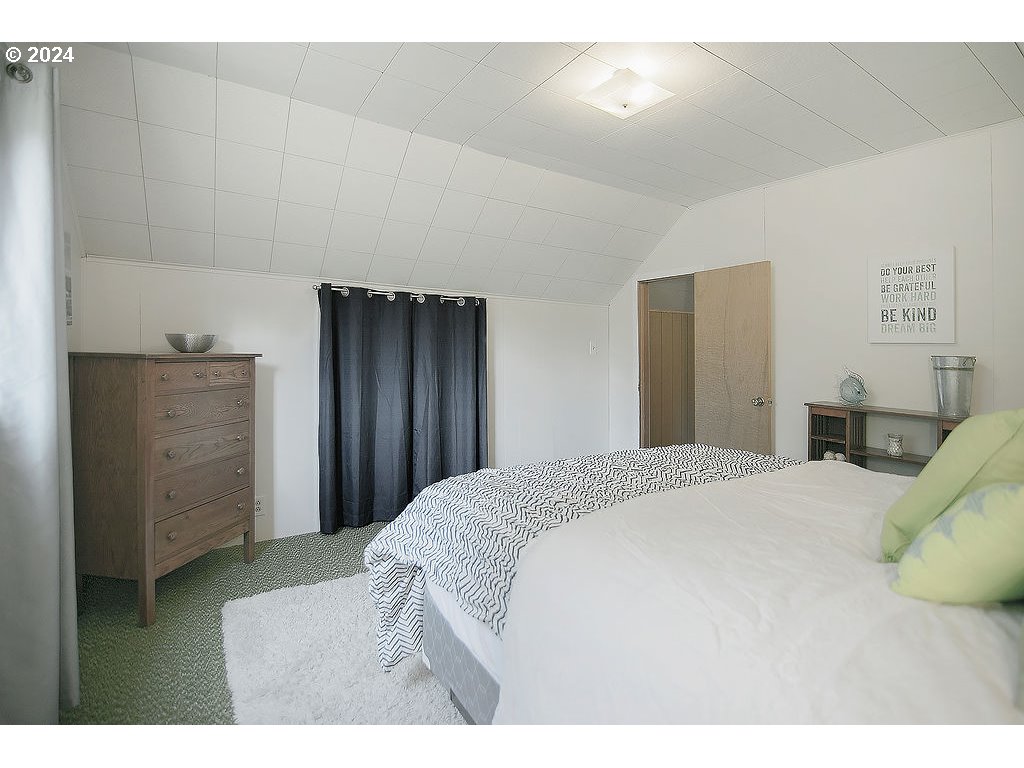 115 Stewart Creek Road Longview, WA 98632 - Photo 22 of 31 a bedroom with a bed and a closet