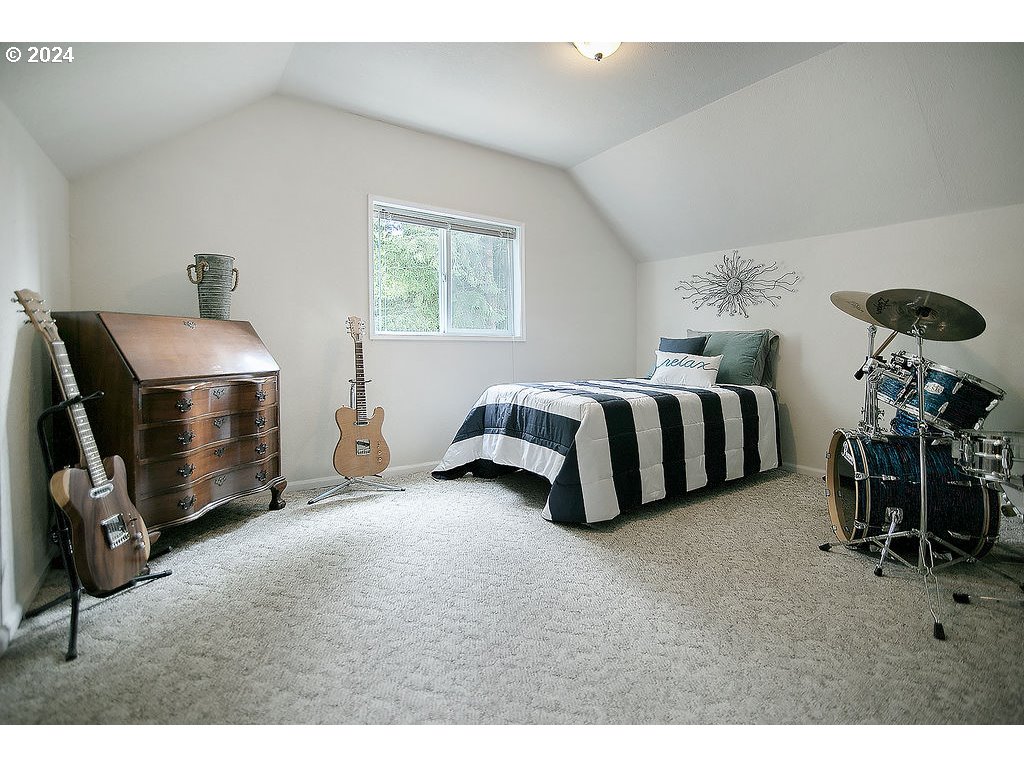 115 Stewart Creek Road Longview, WA 98632 - Photo 23 of 31 a bed room with a bed and a chair