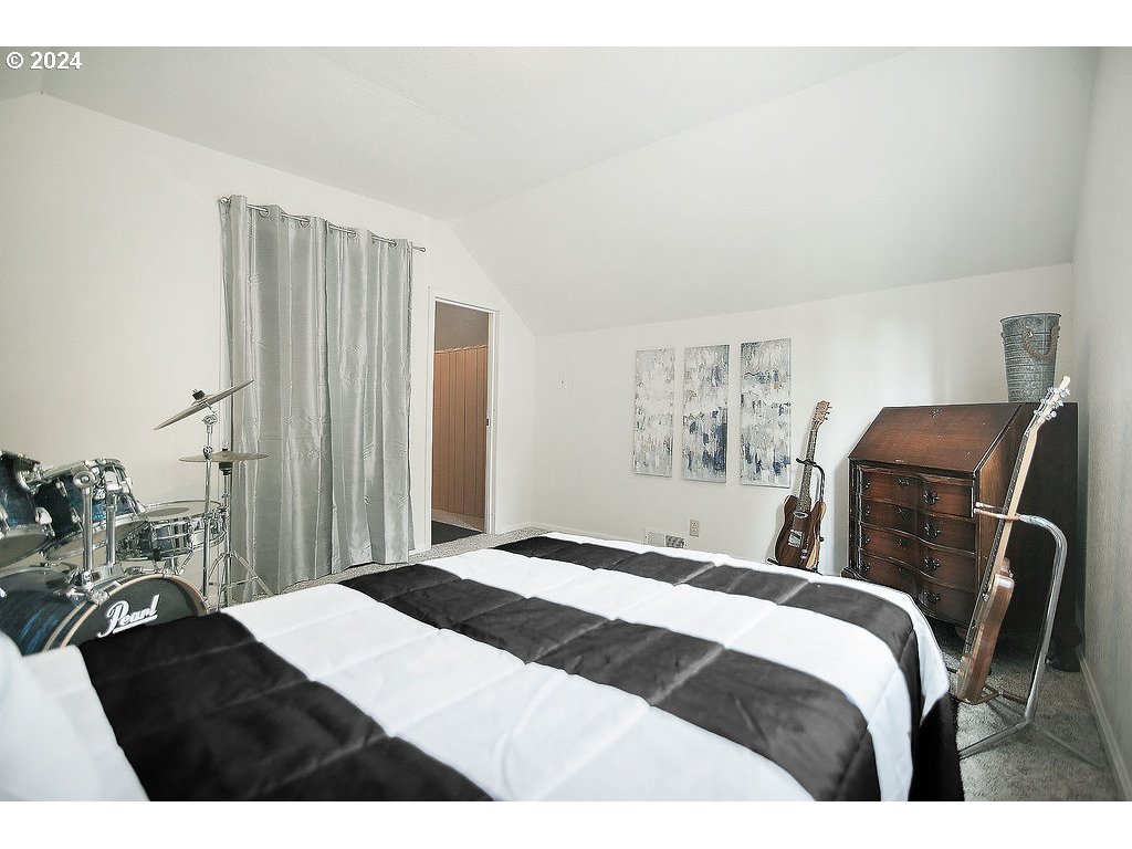 115 Stewart Creek Road Longview, WA 98632 - Photo 24 of 31 a bedroom with a bed a table and chair