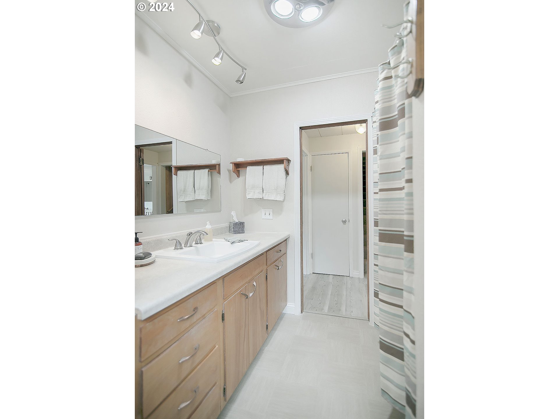 115 Stewart Creek Road Longview, WA 98632 - Photo 27 of 31 a bathroom with a double vanity sink mirror and shower