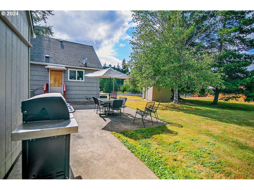 115 Stewart Creek Road Longview, WA 98632 - Photo 29 of 31 a view of a backyard with sitting area
