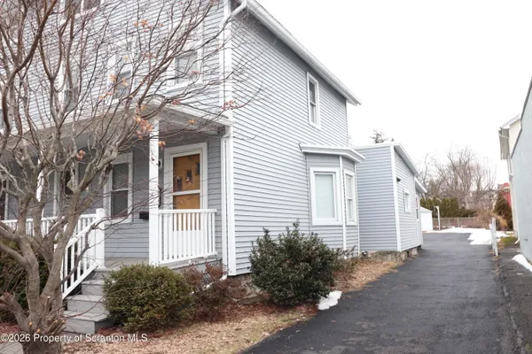 $1,850 | 710 West Lackawanna Avenue, Blakely, PA 18447