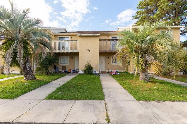 a front view of house with yard