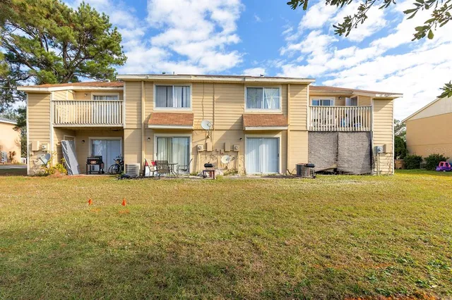 a view of a house with backyard and a garden