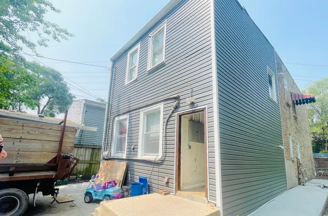 a view of a car park in front of house