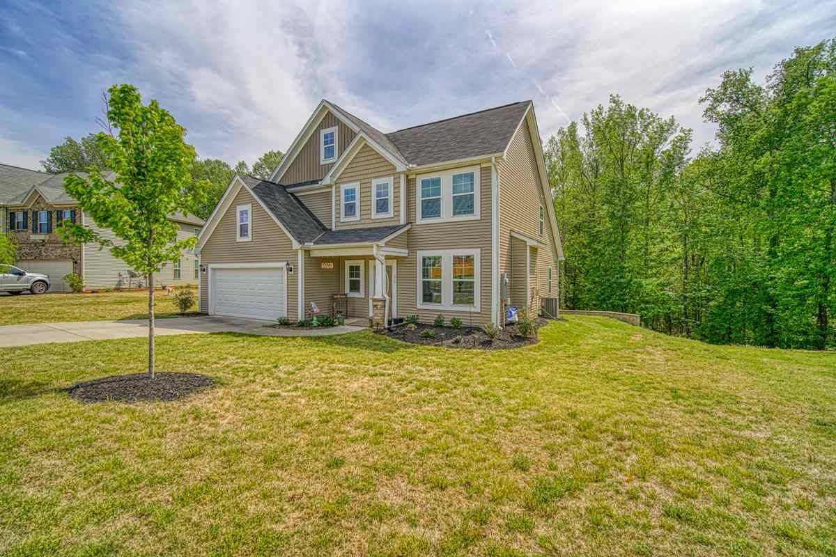 215 Castleton Circle Boiling Springs, SC 29316 - Photo 2 of 36