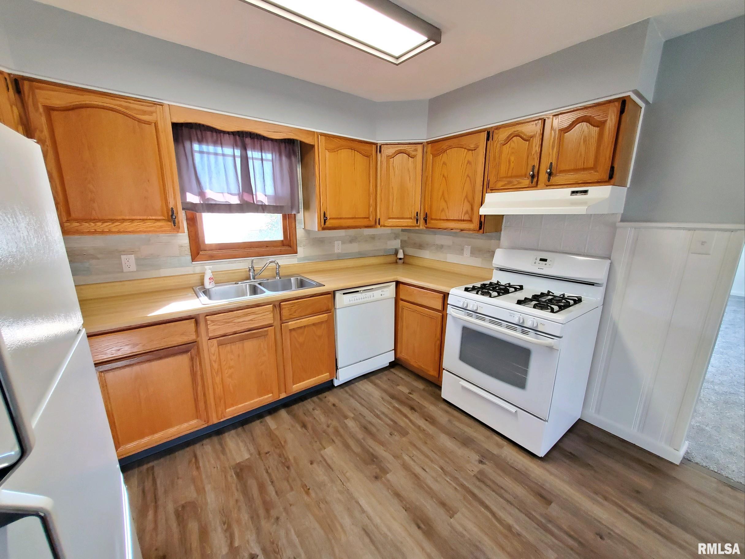 14108 Townline Road Pekin, IL 61554 - Photo 4 of 28