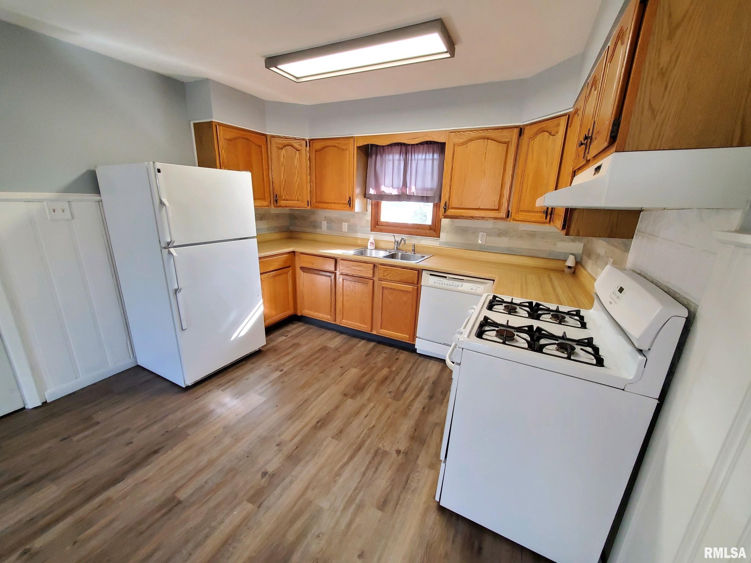 14108 Townline Road Pekin, IL 61554 - Photo 5 of 28