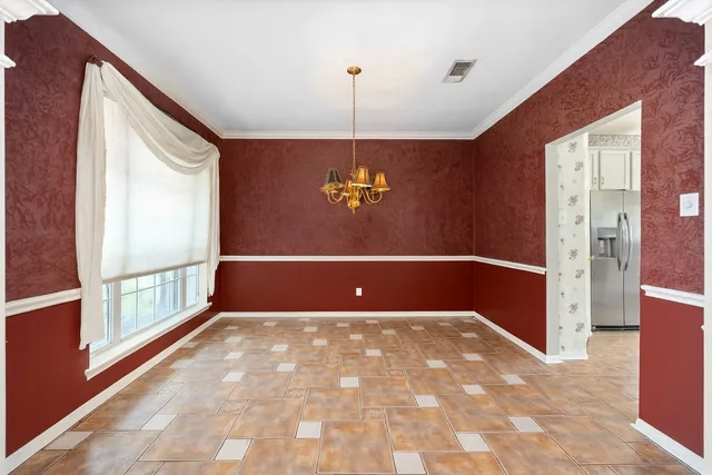 a view of a livingroom with a ceiling fan