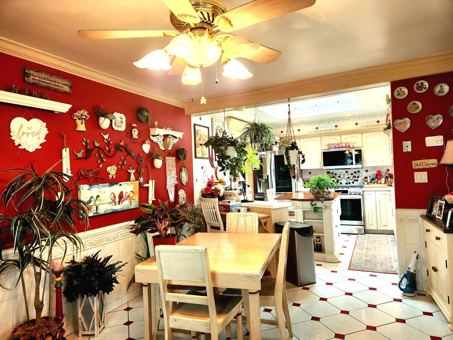 1095 South Prospect Avenue Elmhurst, IL 60126 - Photo 20 of 54 a view of a dining room with furniture and chandelier