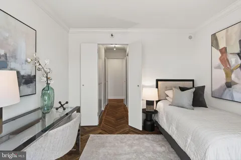 $1,100,000 | 2018-32 Walnut Street, Unit 16GH, Philadelphia, PA 19103