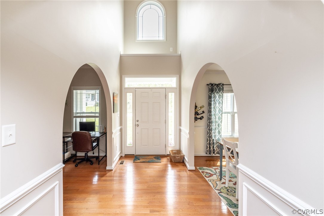 16218 Longlands Road Chesterfield, VA 23832 - Photo 8 of 45 Open and bright 2 story foyer