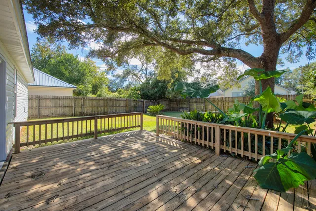a view of street with a yard