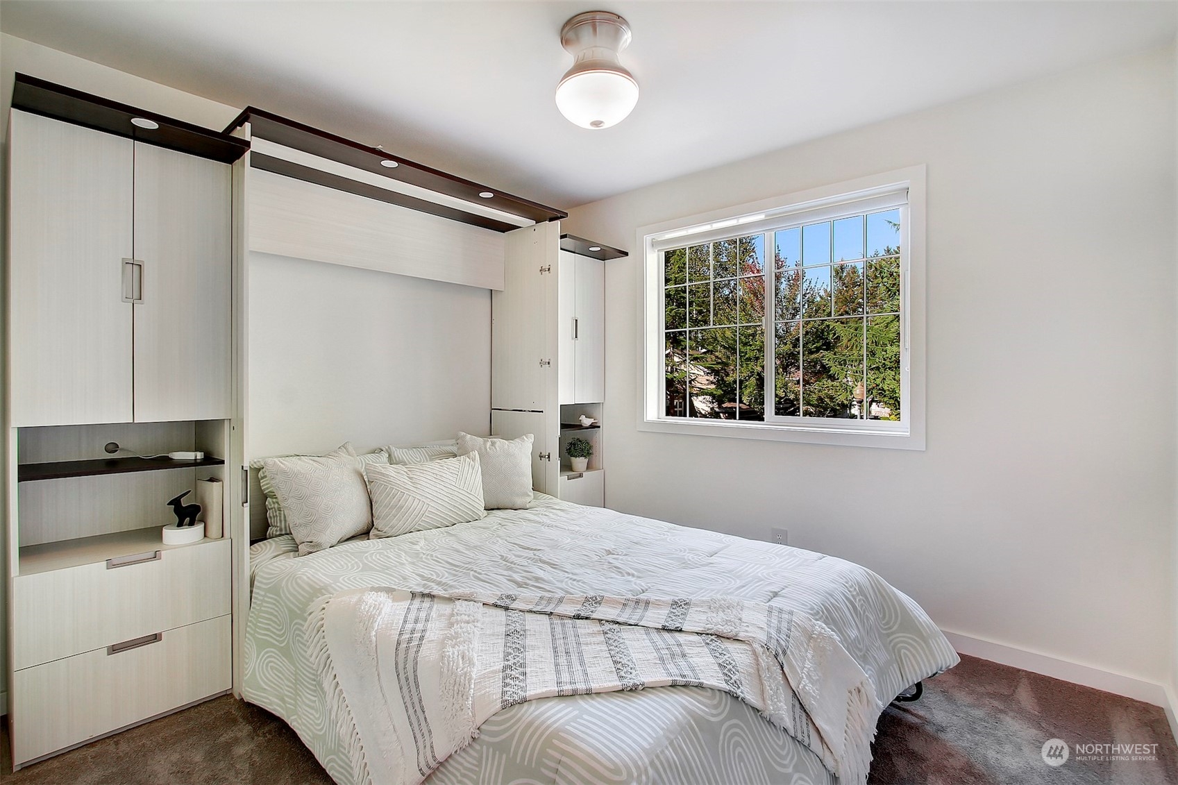 530 Elma Place Northeast Renton, WA 98059 - Photo 25 of 32 a bedroom with a bed and a window