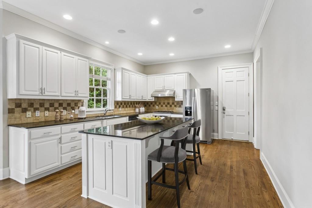 2181 McKinley Road Northwest Atlanta, GA 30318 - Photo 5 of 75