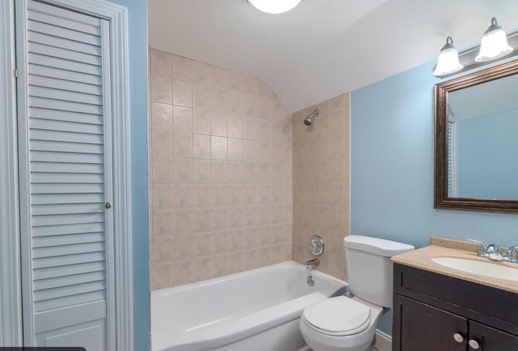 142 East Meadow Road Lowell, MA 01854 - Photo 19 of 28 a bathroom with a toilet a sink and bathtub