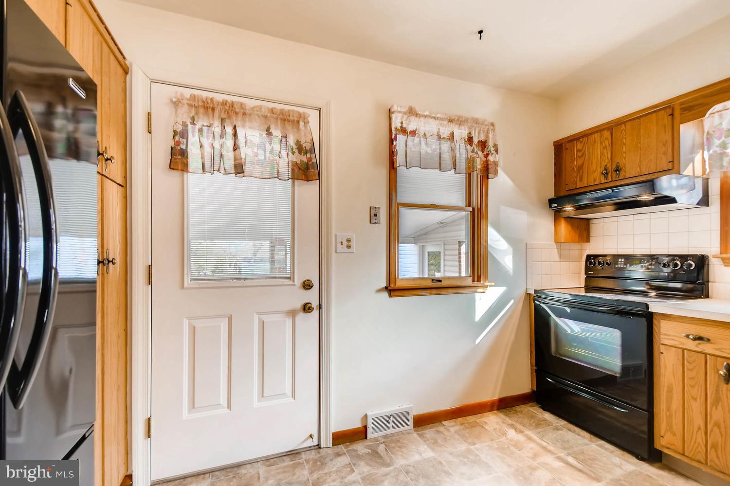 10403 Vincent Road White Marsh, MD 21162 - Photo 11 of 27 Kitchen