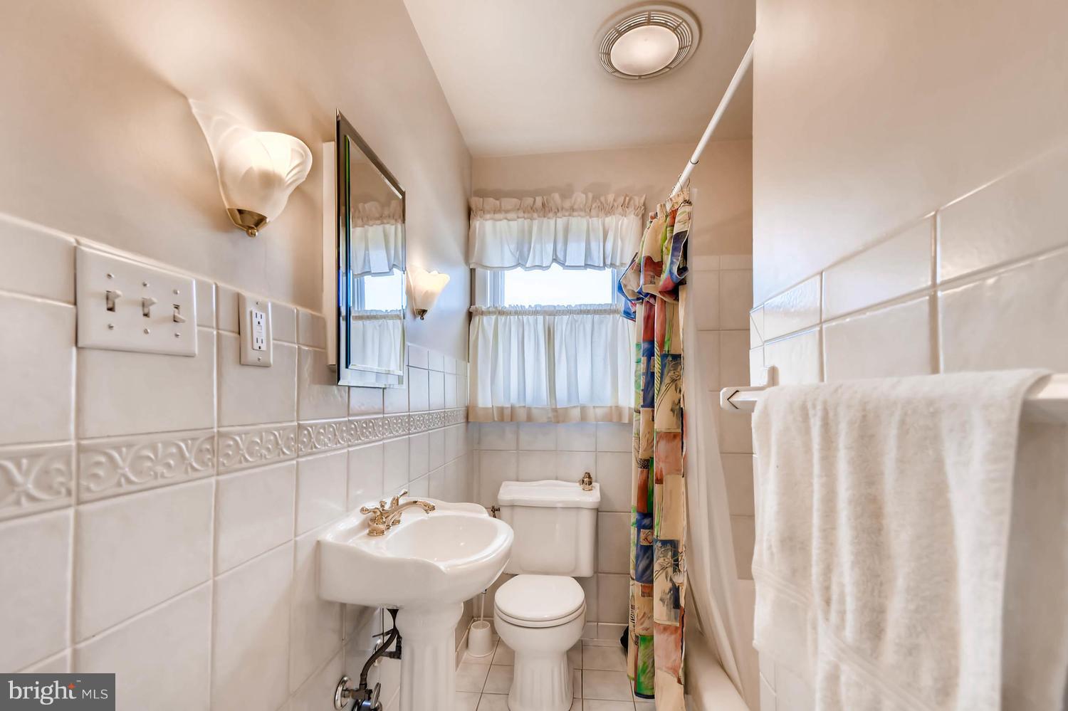 10403 Vincent Road White Marsh, MD 21162 - Photo 14 of 27 Bath w/ tile shower/tub