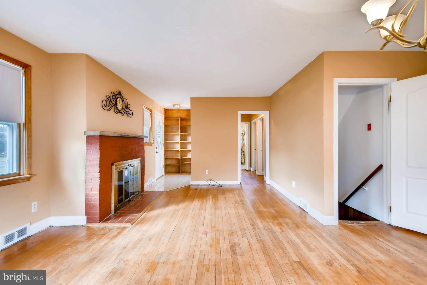 10403 Vincent Road White Marsh, MD 21162 - Photo 4 of 27 Living Room w/hardwood floors