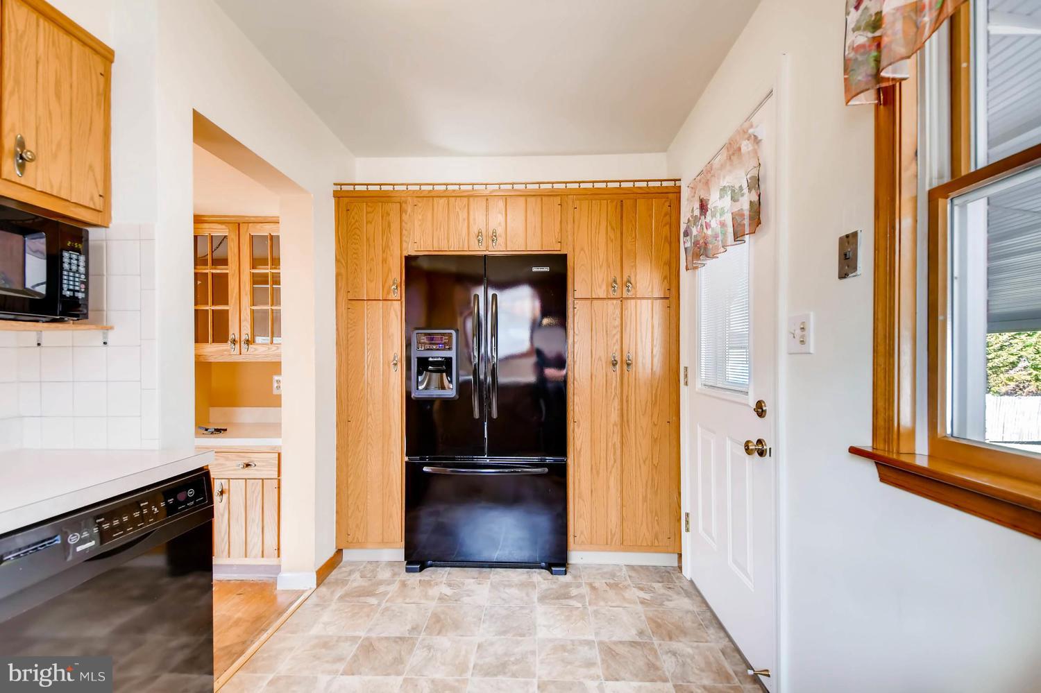10403 Vincent Road White Marsh, MD 21162 - Photo 10 of 27 Kitchen w/ new fridge/icemaker