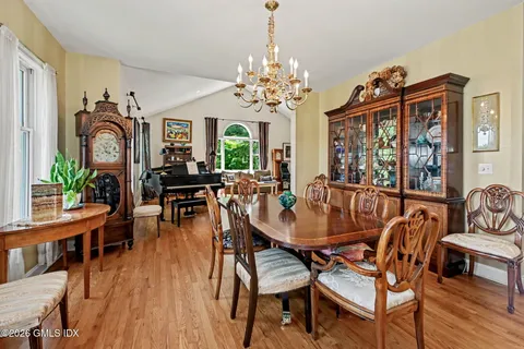 $1,895,000 | 39 Glenville Street, Greenwich, CT 06831