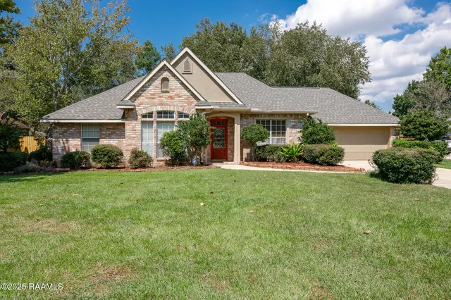 $370,000 | 550 Buttonwillow Court, Mandeville, LA 70448
