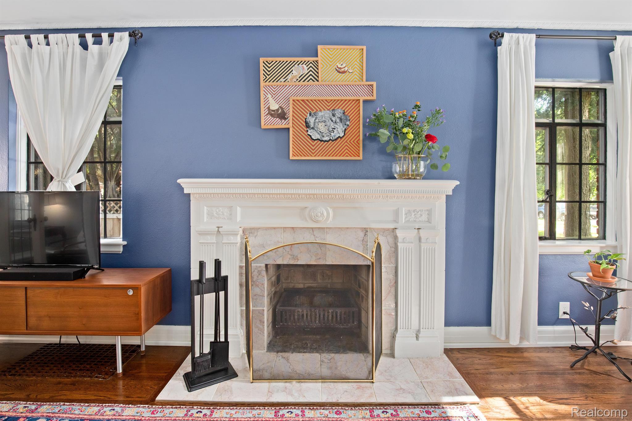 16564 Huntington Road Detroit, MI 48219 - Photo 7 of 47 Living Room Fireplace