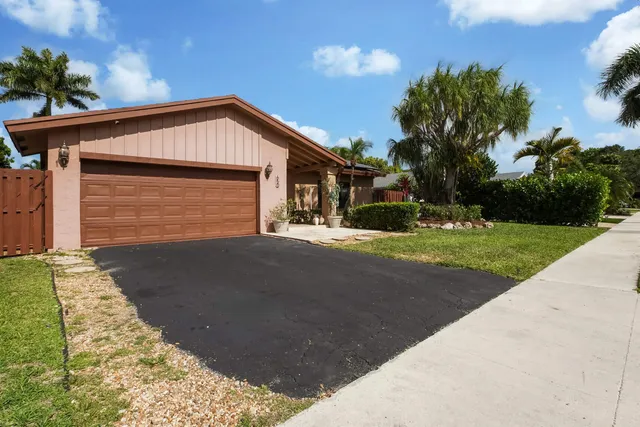 a front view of house with yard