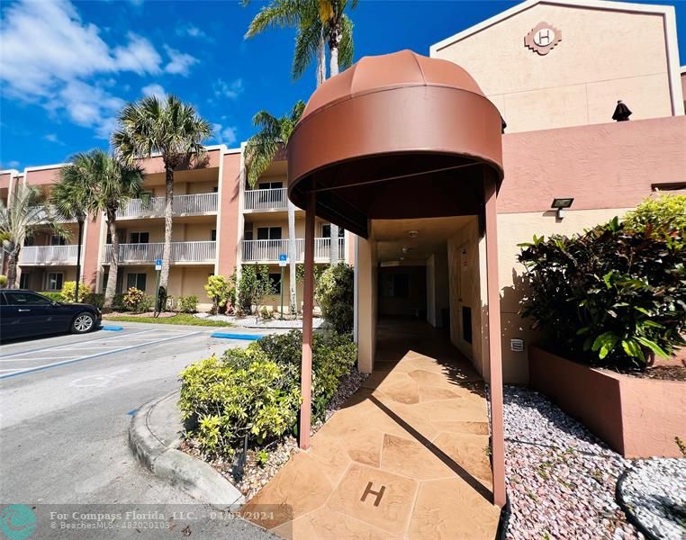 7504 North Devon Dr Unit 206  