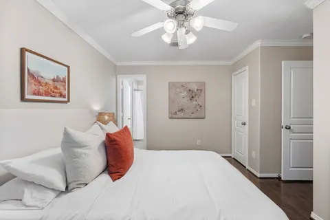 $455,000 | 2618 Enclave At Shady Acres Court, Houston, TX 77008