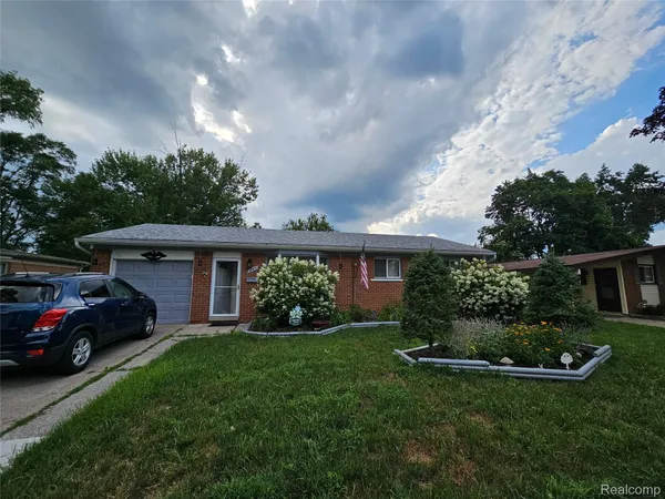 $215,000 | 348 South Byfield Street, Westland, MI 48186