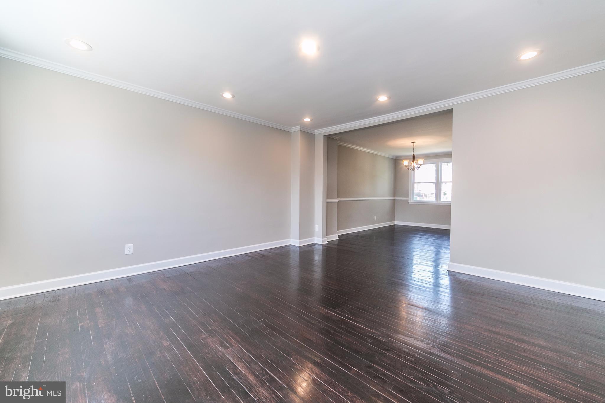 4246 Flowerton Road Baltimore, MD 21229 - Photo 2 of 30 Living Room