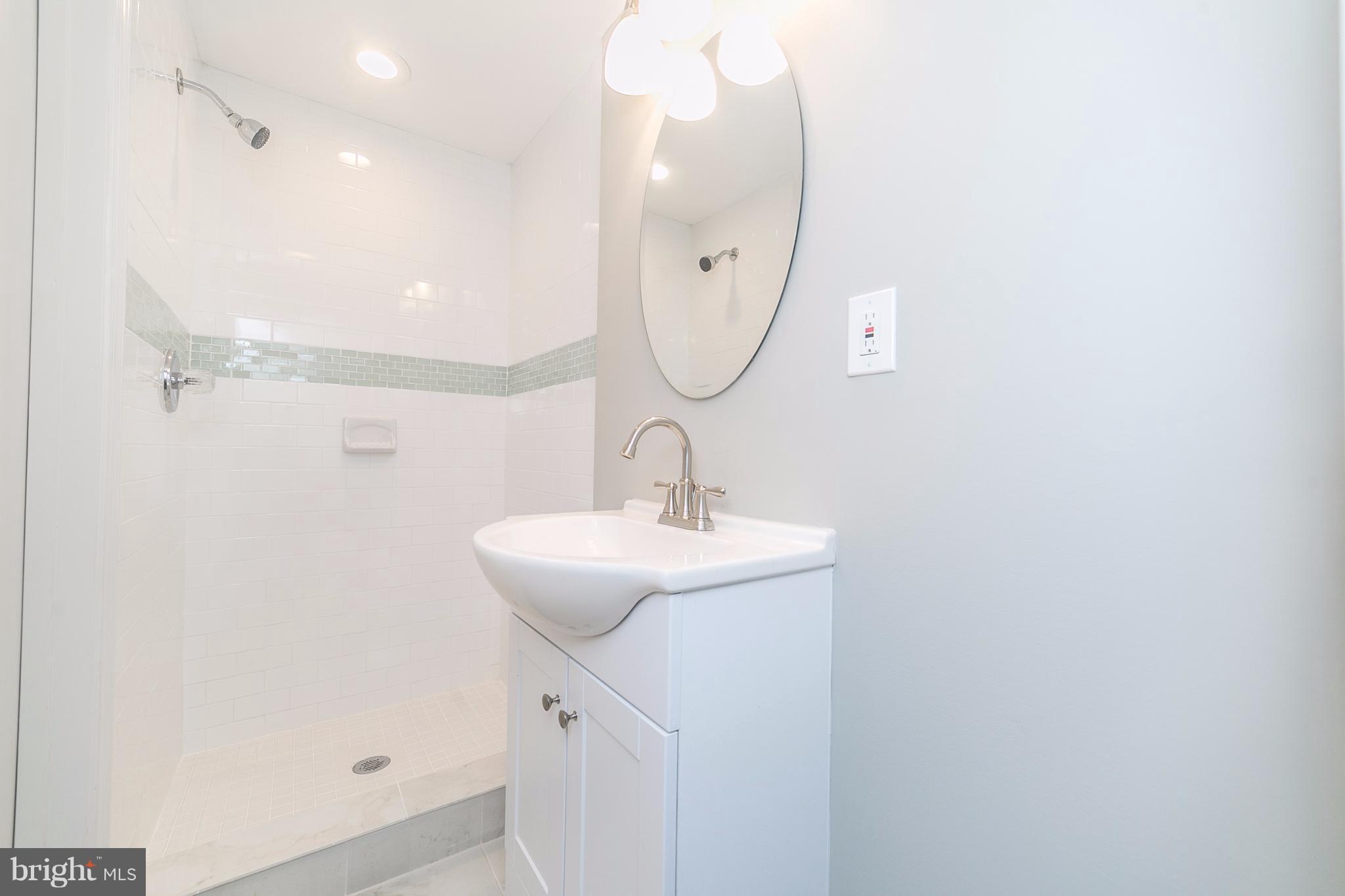 4246 Flowerton Road Baltimore, MD 21229 - Photo 29 of 30 Bath