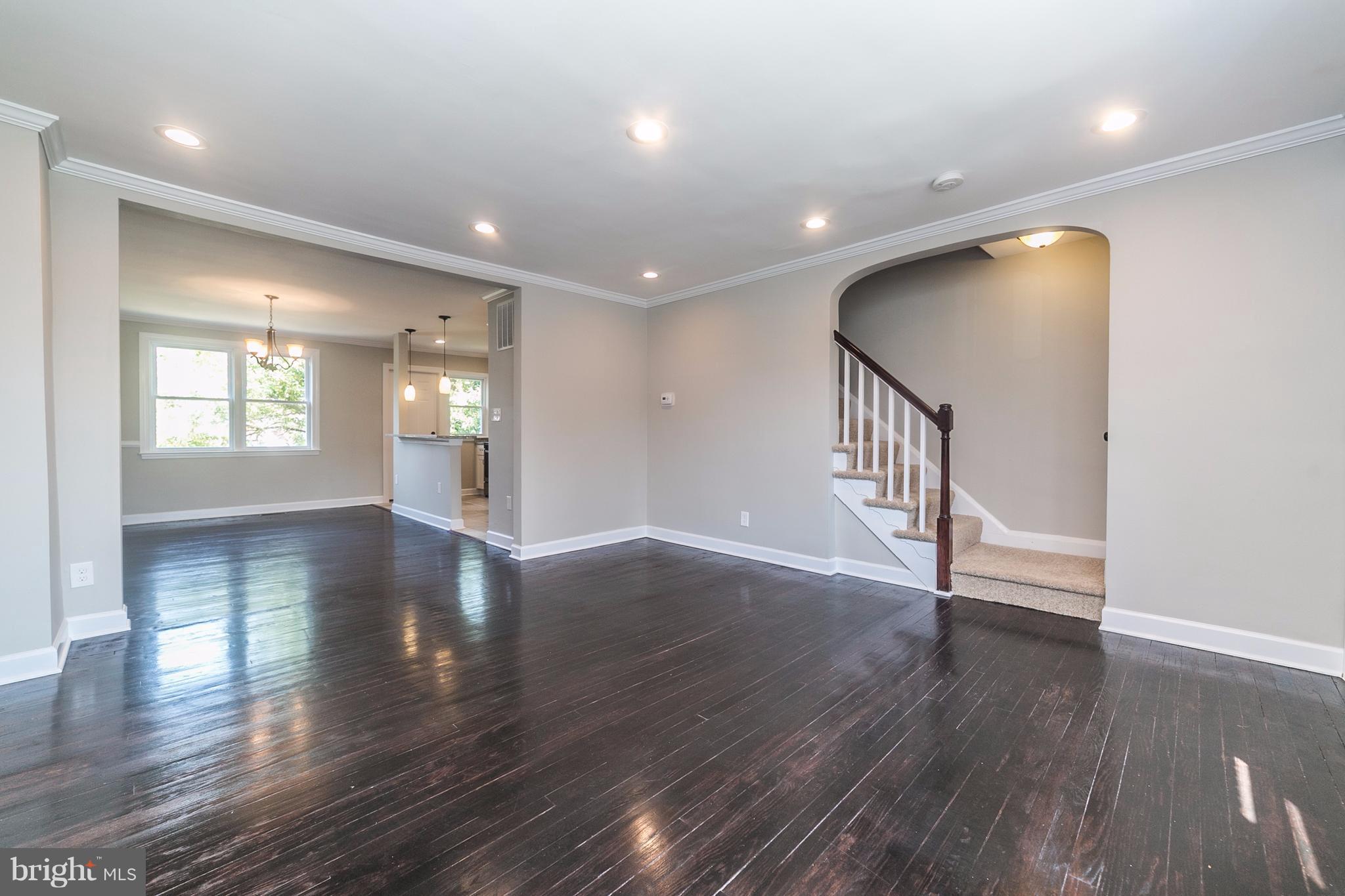 4246 Flowerton Road Baltimore, MD 21229 - Photo 3 of 30 Living Room