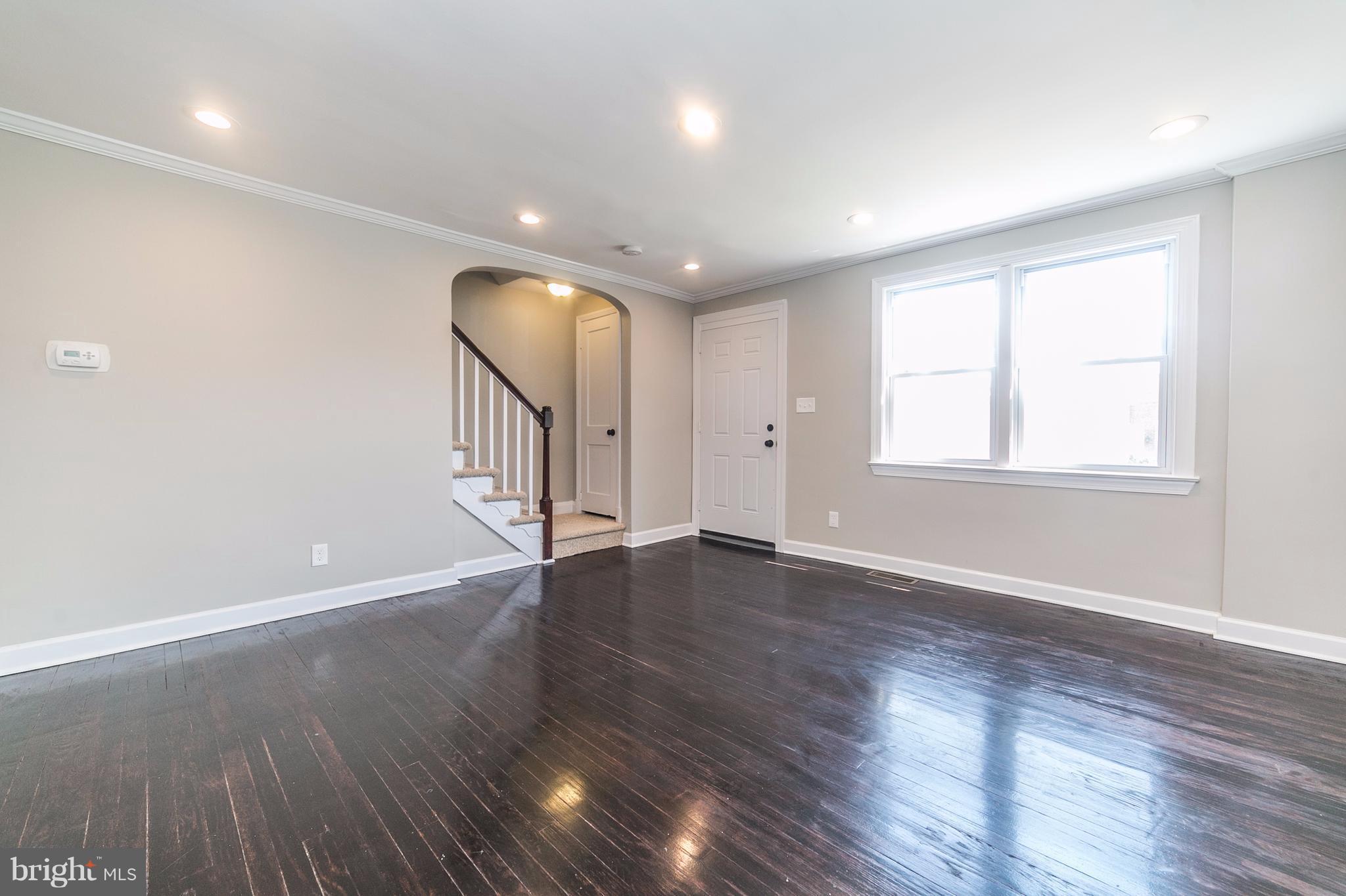 4246 Flowerton Road Baltimore, MD 21229 - Photo 4 of 30 Living Room