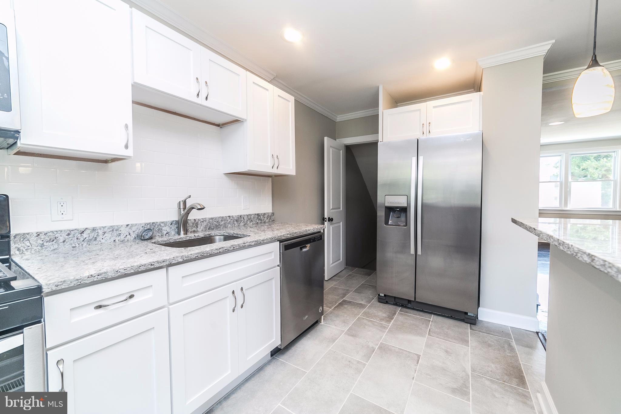 4246 Flowerton Road Baltimore, MD 21229 - Photo 10 of 30 Kitchen