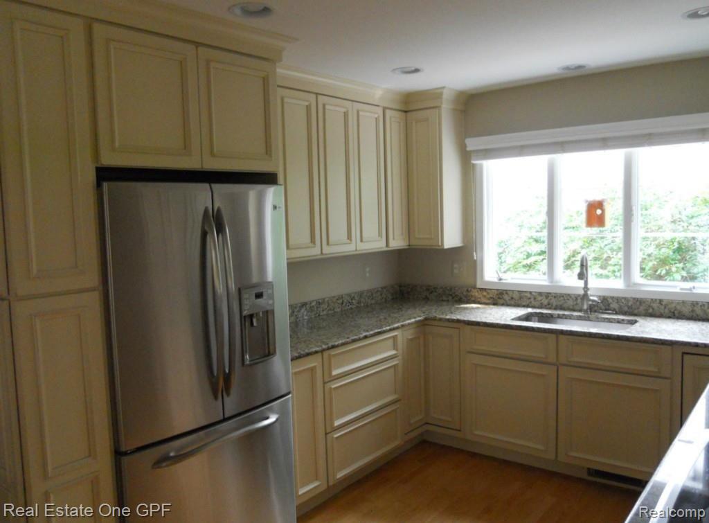 1023 Whittier Road Grosse Pointe, MI 48230 - Photo 9 of 29 9 DSCN1374.jpg